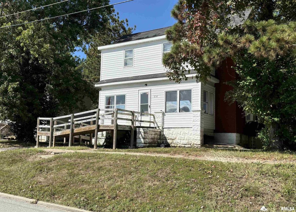 314 E Hester St., Carbondale, IL 62901