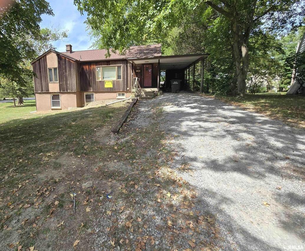 1130 W Walkup St., Carbondale, IL 62901