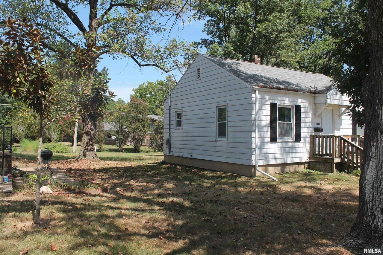 1114 W Walkup St., Carbondale, IL 62901