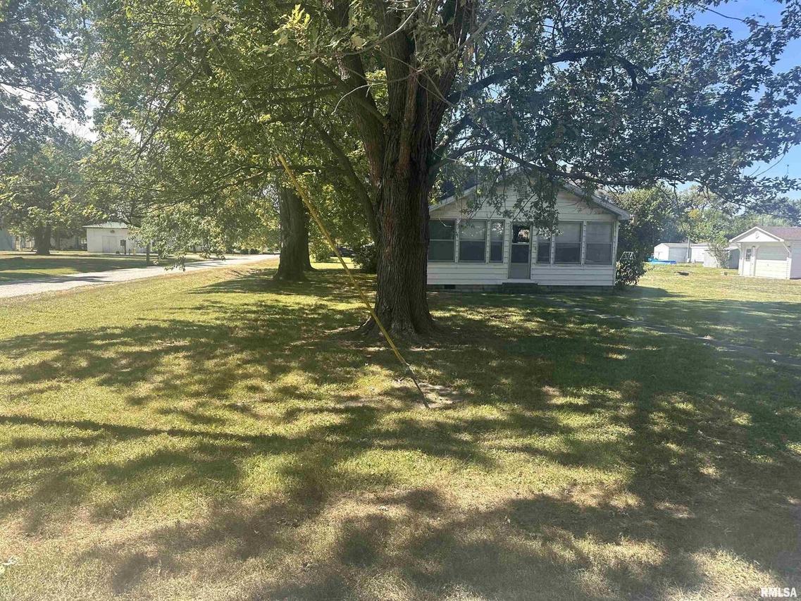 307 S Cherry St., Iuka, IL 62849