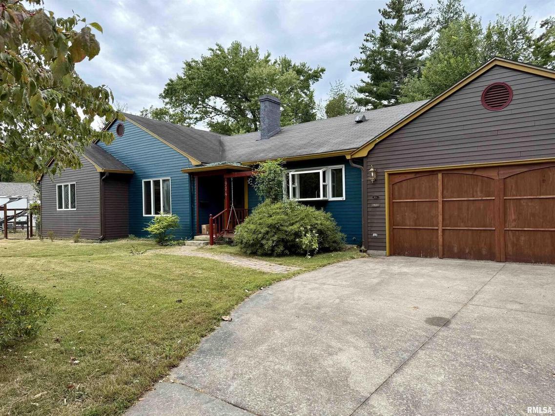 904 S Oakland Ave., Carbondale, IL 62901