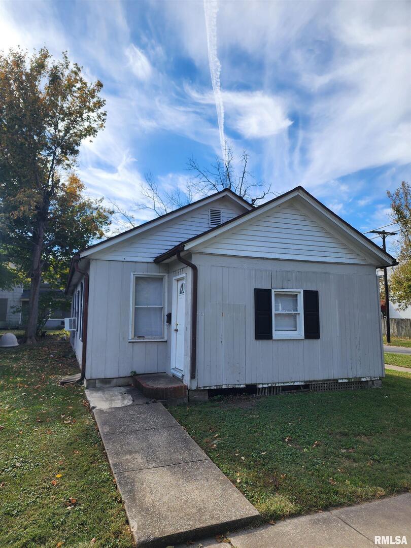 613 W Cherry St., Carbondale, IL 62901