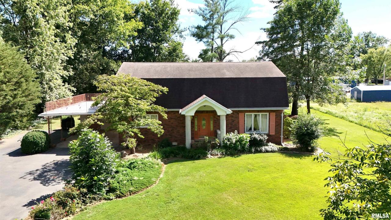 325 S 5th St., Clay City, IL 62824