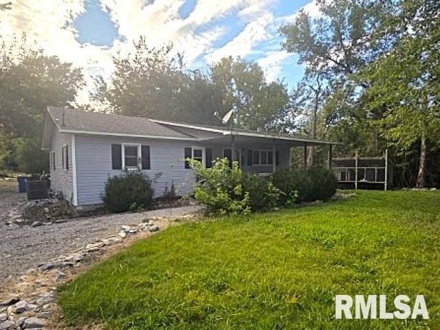 12 Mitchell Dr., Wayne City, IL 62895