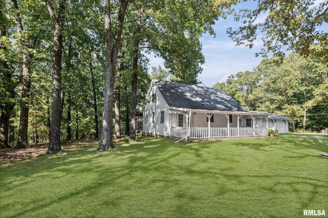 2720 Miles Ln., Salem, IL 62881