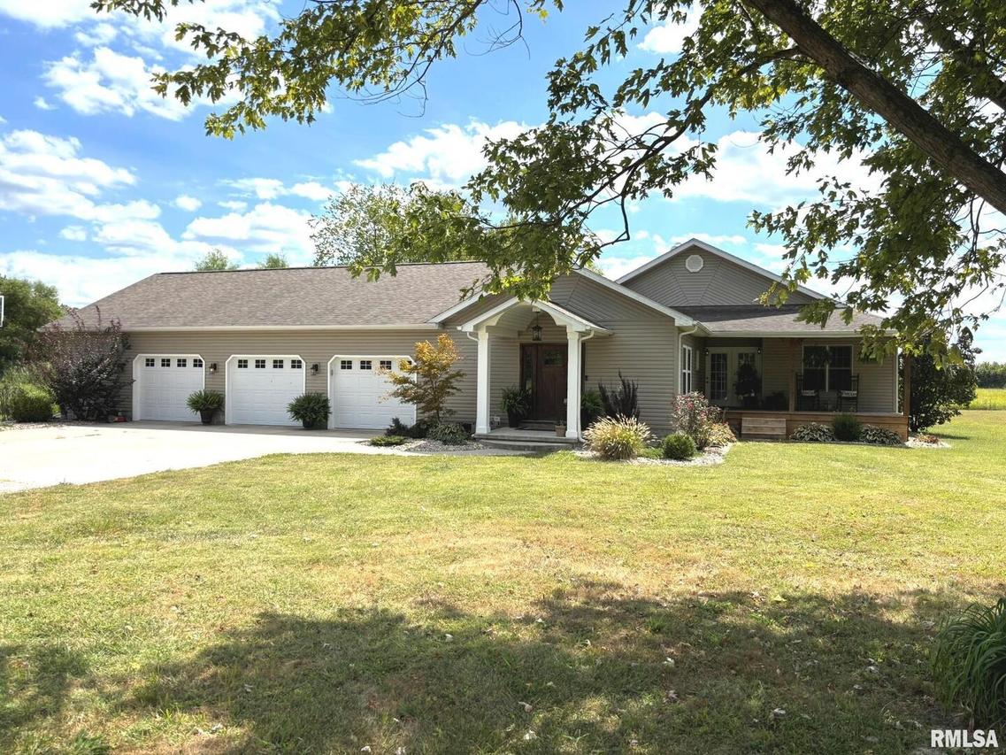 2924 Red Stripe Rd., Odin, IL 62870