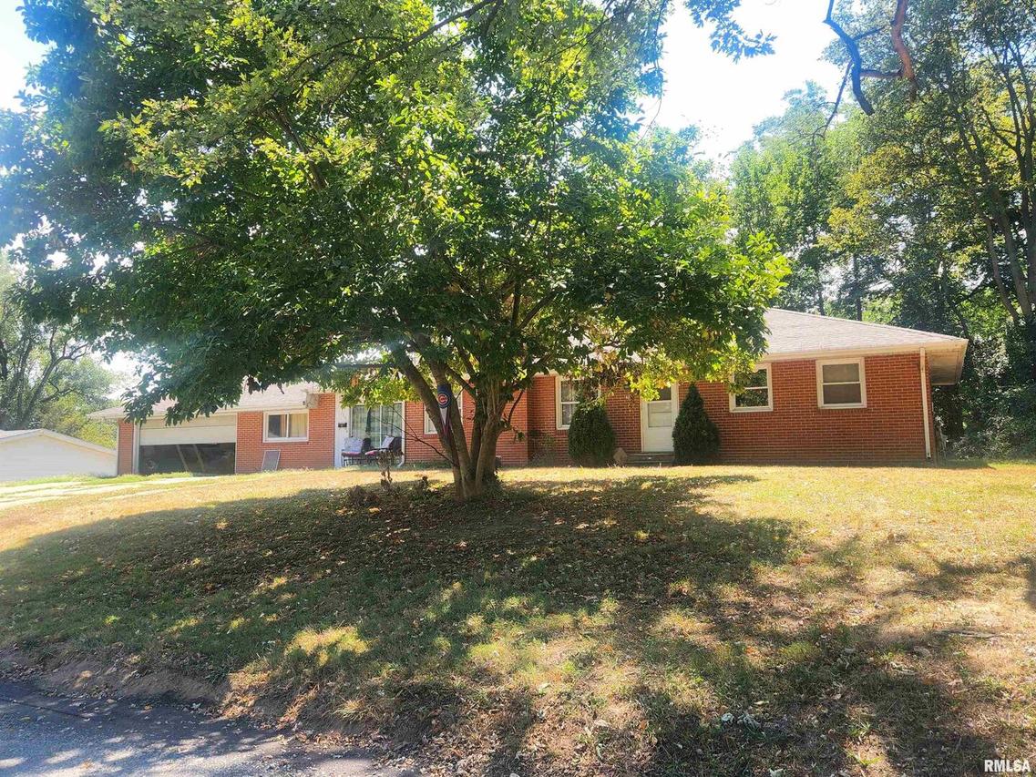 384 E Belleville St., Nashville, IL 62263