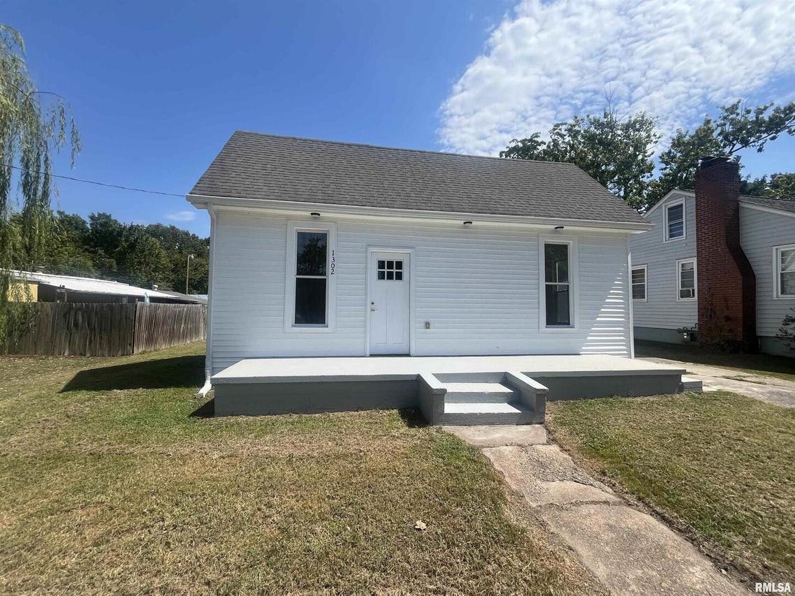 1302 Catherine St., Metropolis, IL 62960