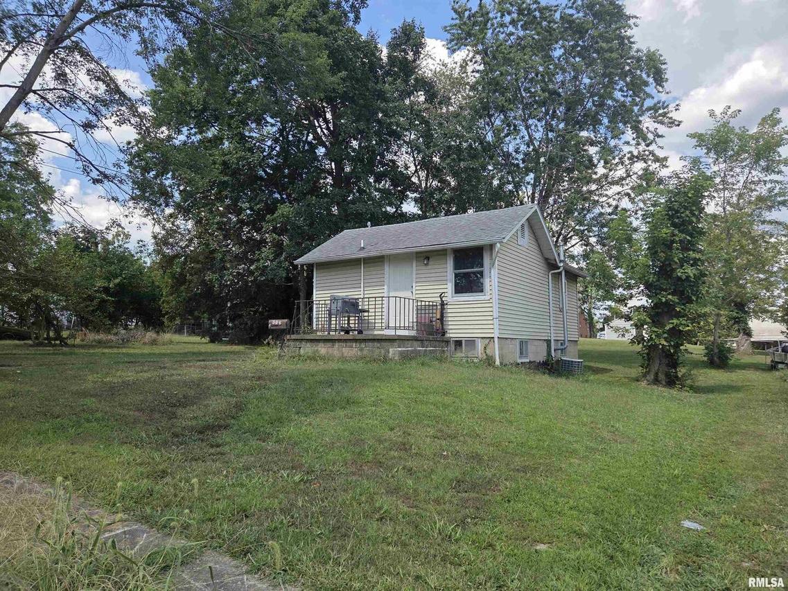 306 E Cherry St., Mcleansboro, IL