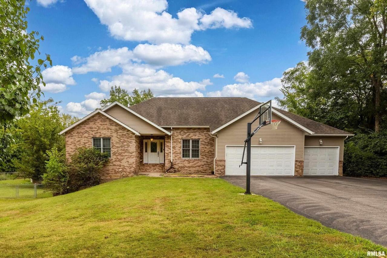 186 Bonnie Brae Rd., Carbondale, IL 62901