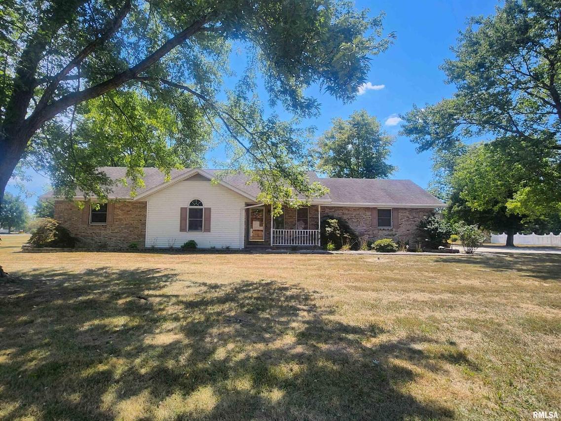 3608 Clover Lake Dr., Pinckneyville, IL 62274