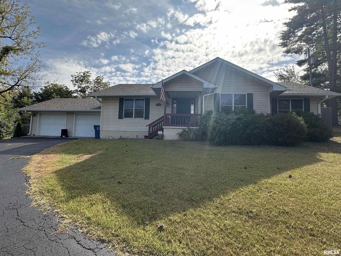 2435 W Walnut St., Murphysboro, IL 62966