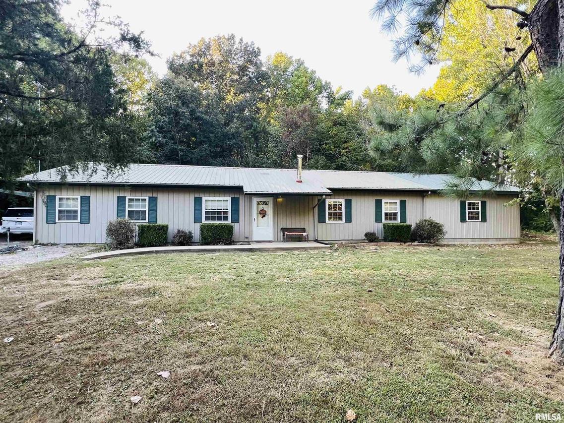 25001 W Old Salt Tr., Stonefort, IL 62987