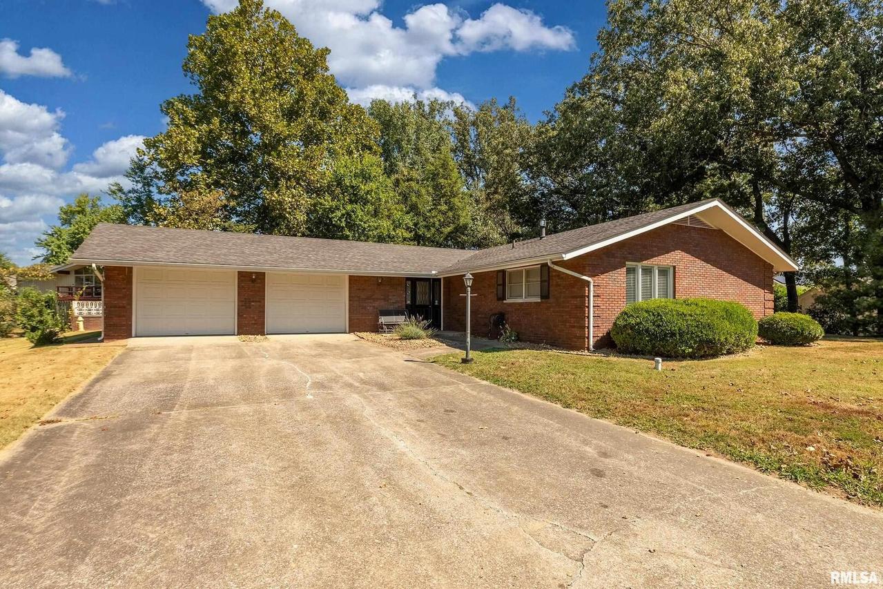 30 Red Bud Rd., Harrisburg, IL