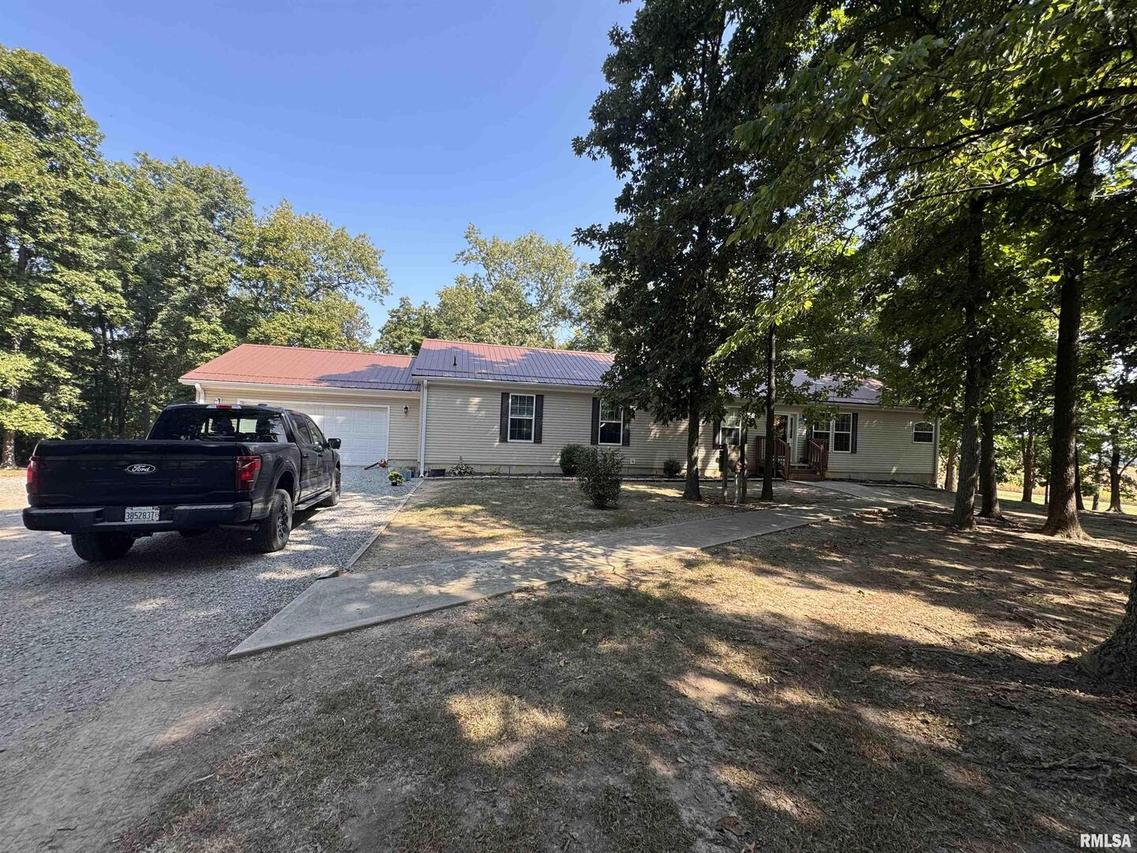 1543 Oak Mound Ln., Xenia, IL 62899