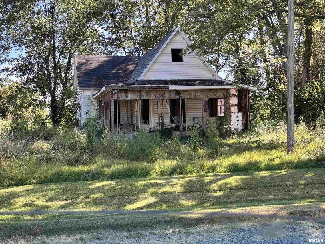 145 W North Ave., Claremont, IL 62421