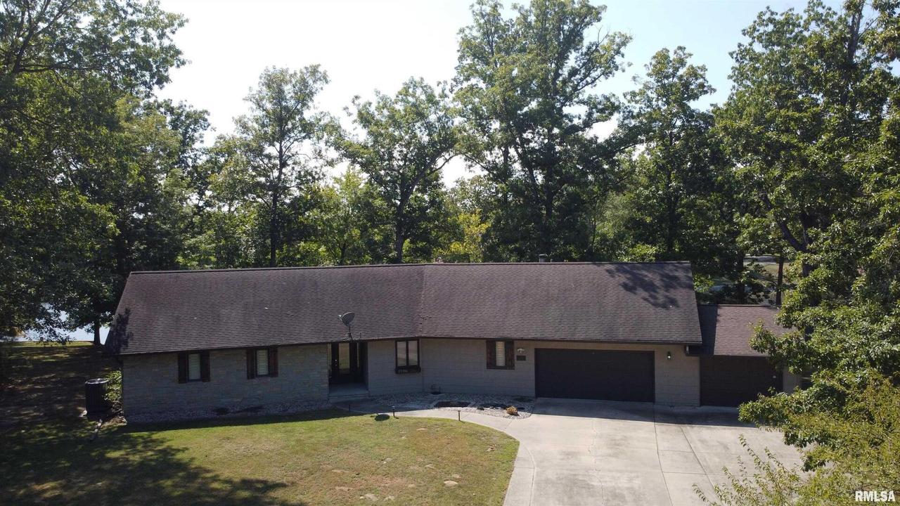 15316 Lakepoint Dr., Benton, IL 62812