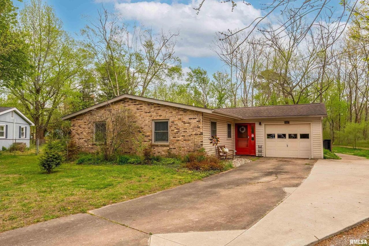 2017 W Norwood Dr., Carbondale, IL 62901