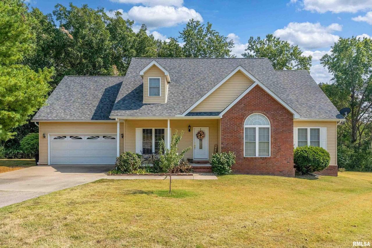 145 Oakview Rd., Carbondale, IL 62901