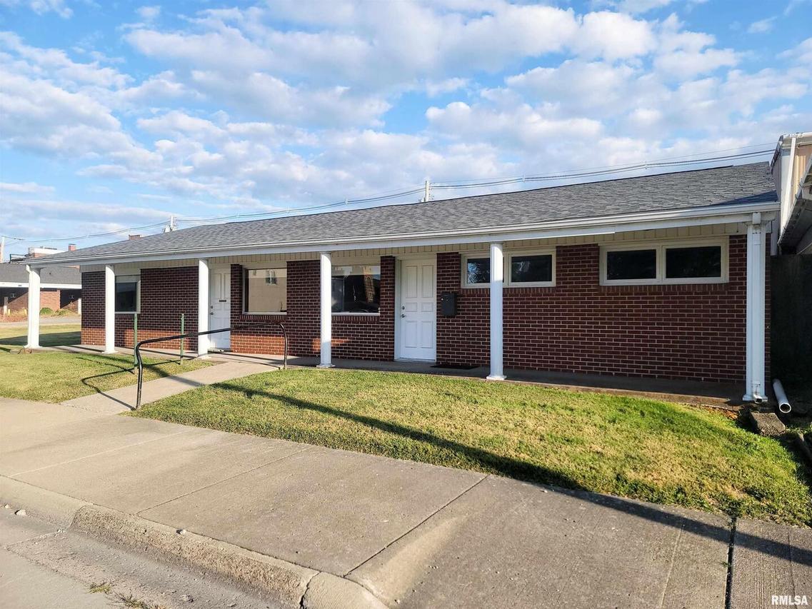 119 W 2nd St., Flora, IL 62839
