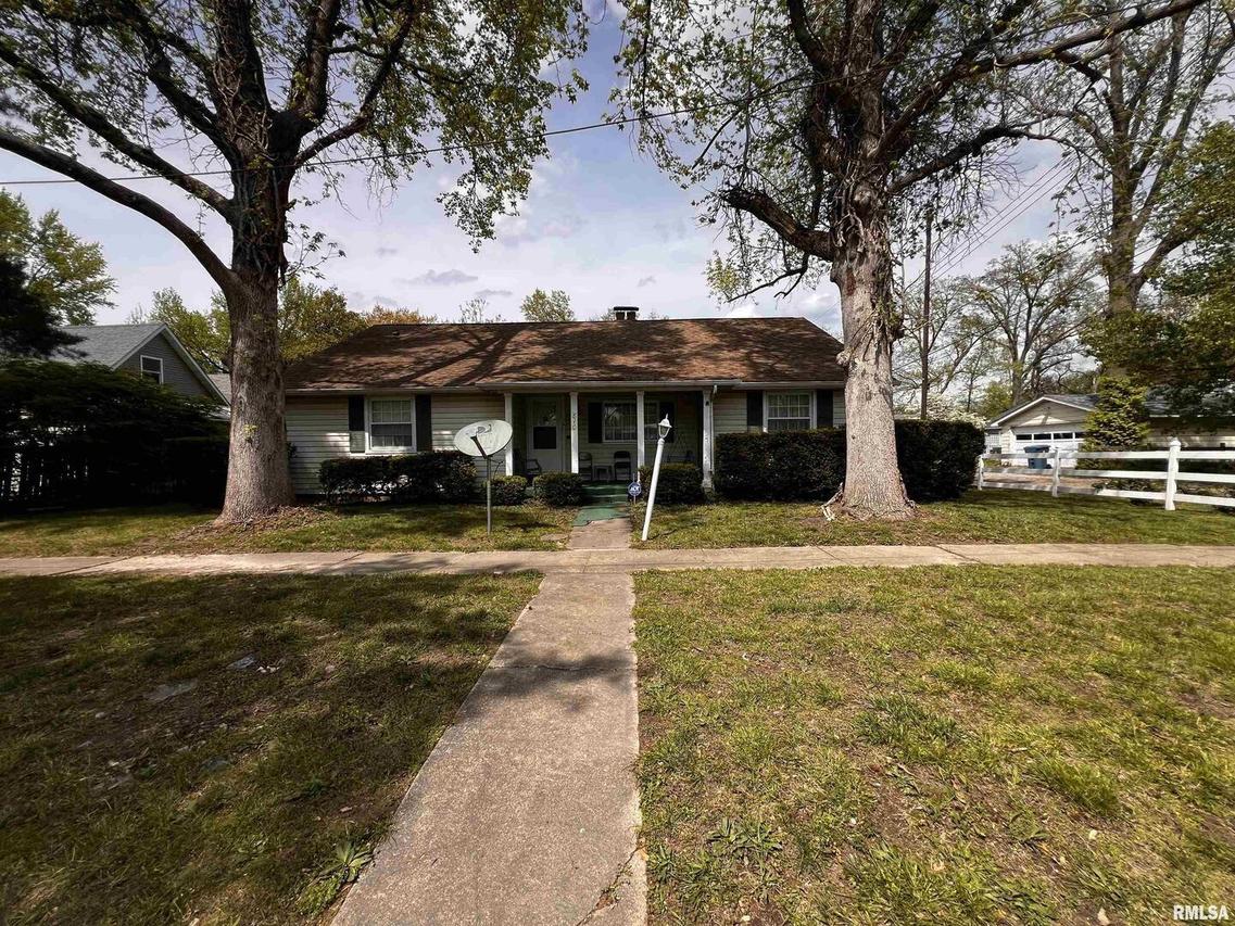 810 E 7th St., Centralia, IL 62801