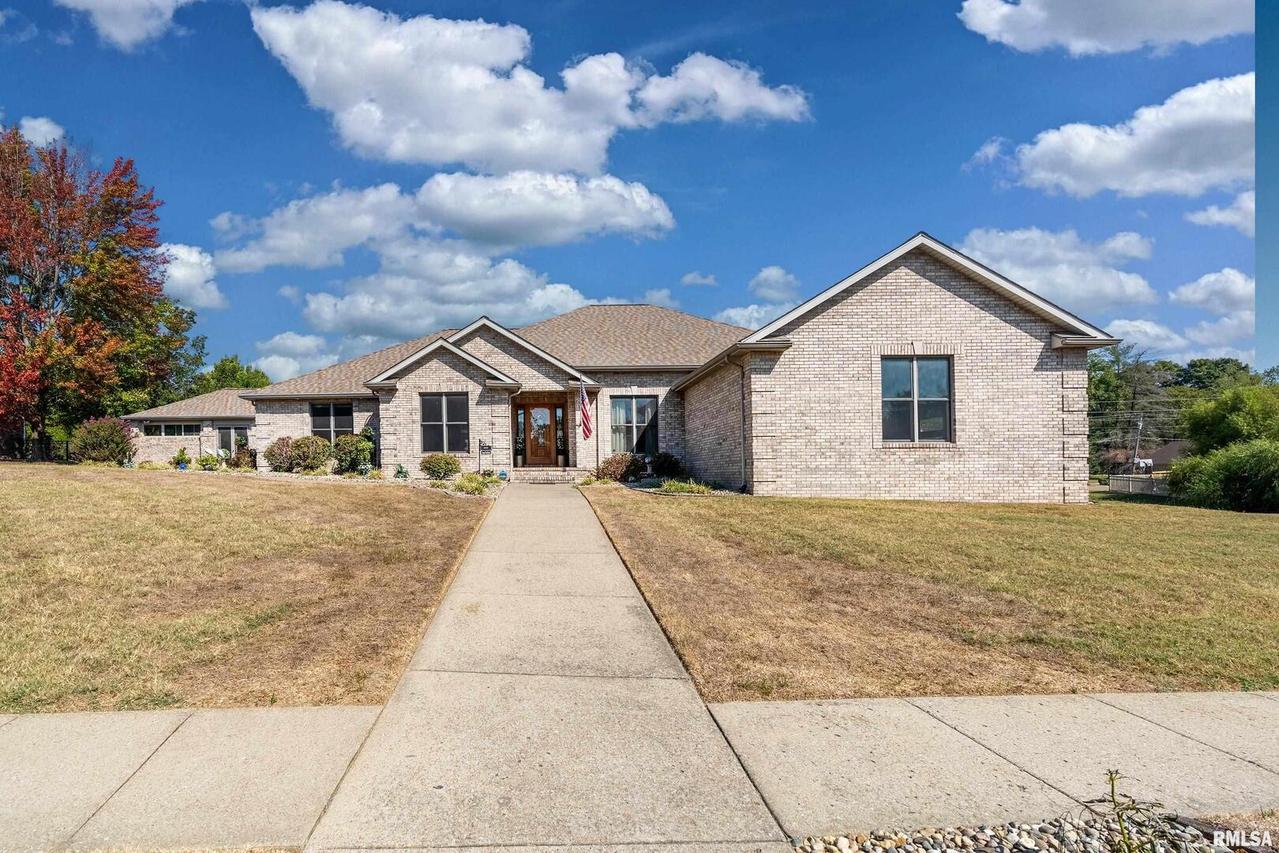 2200 Brentwood Dr., Marion, IL 62959