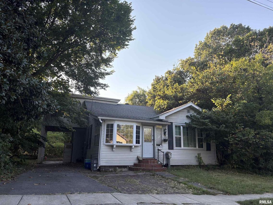 400 S Forest St., Carbondale, IL 62901