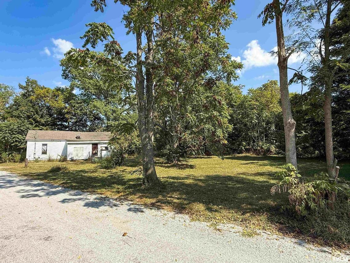 515 S Main St., Louisville, IL 62858