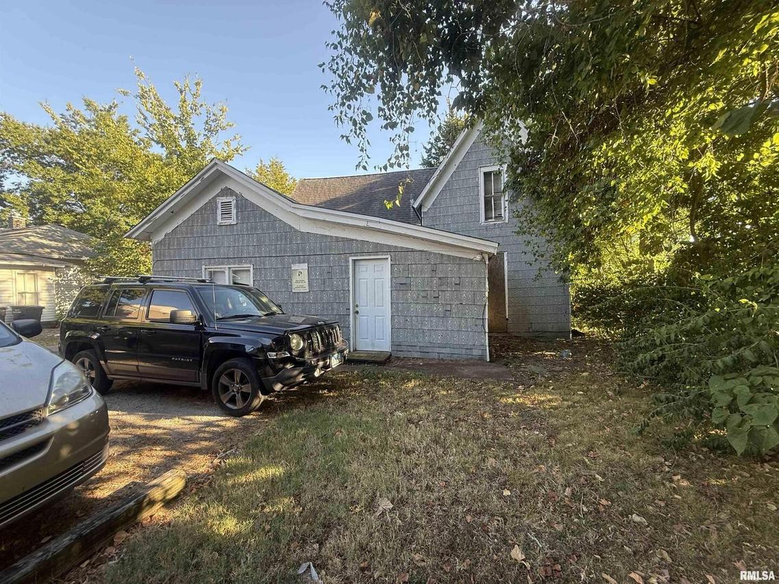 508 W College St., Carbondale, IL 62901