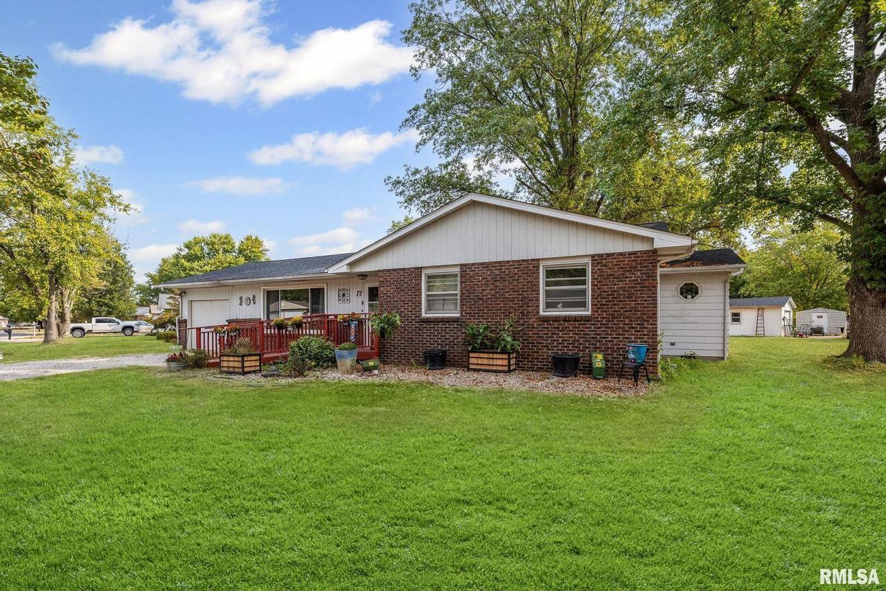 17 Crestwood Dr., Centralia, IL