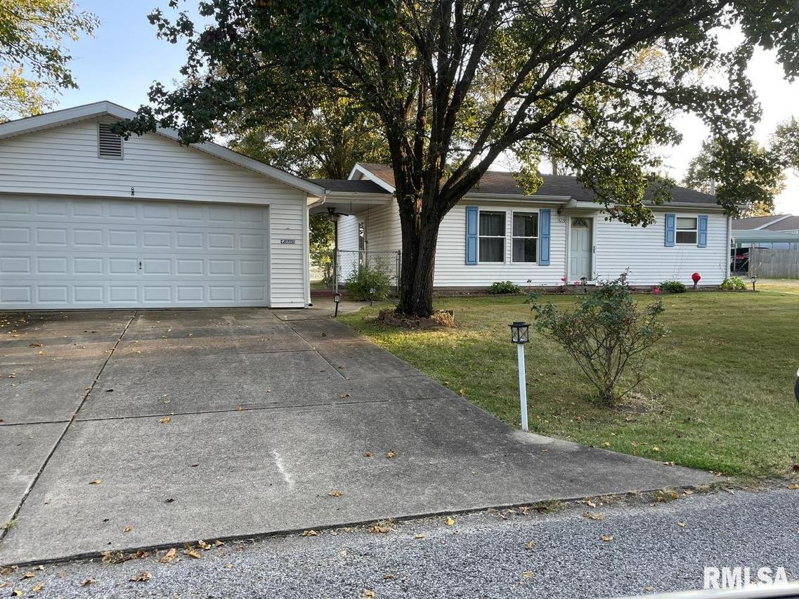 1609 E Hillcrest Ave., Carmi, IL 62821