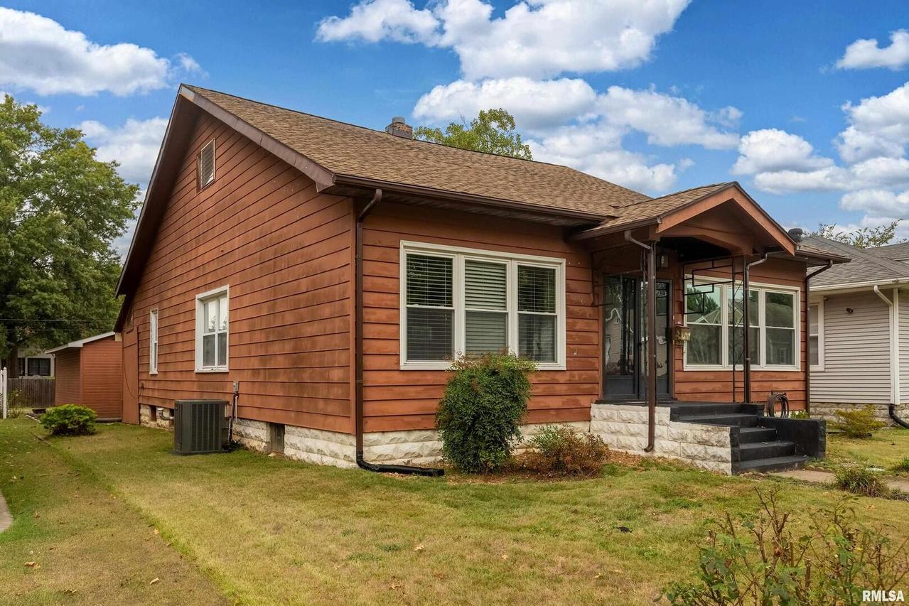 2120 Logan St., Murphysbor, IL 62966