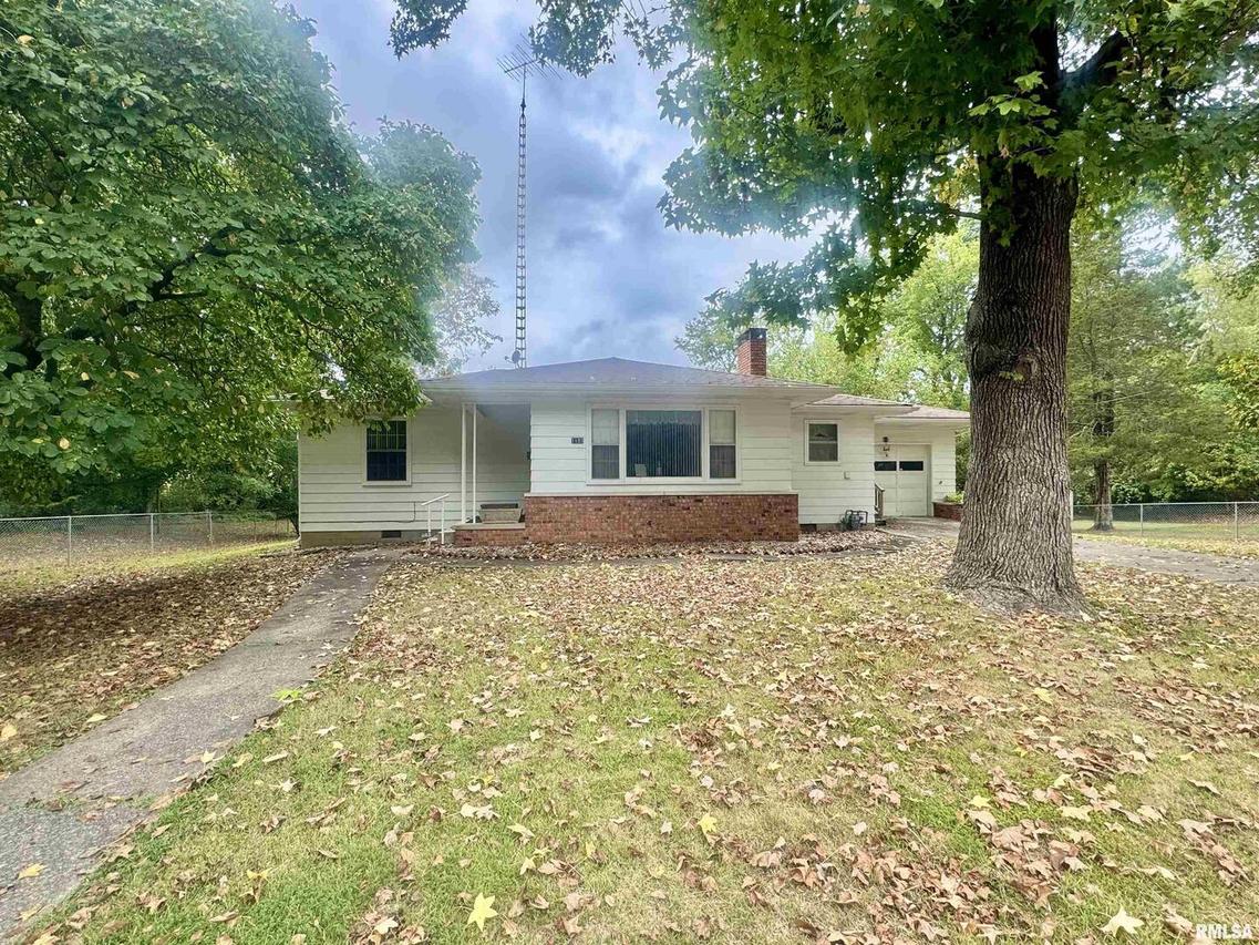 1103 N Maple St., Benton, IL 62812