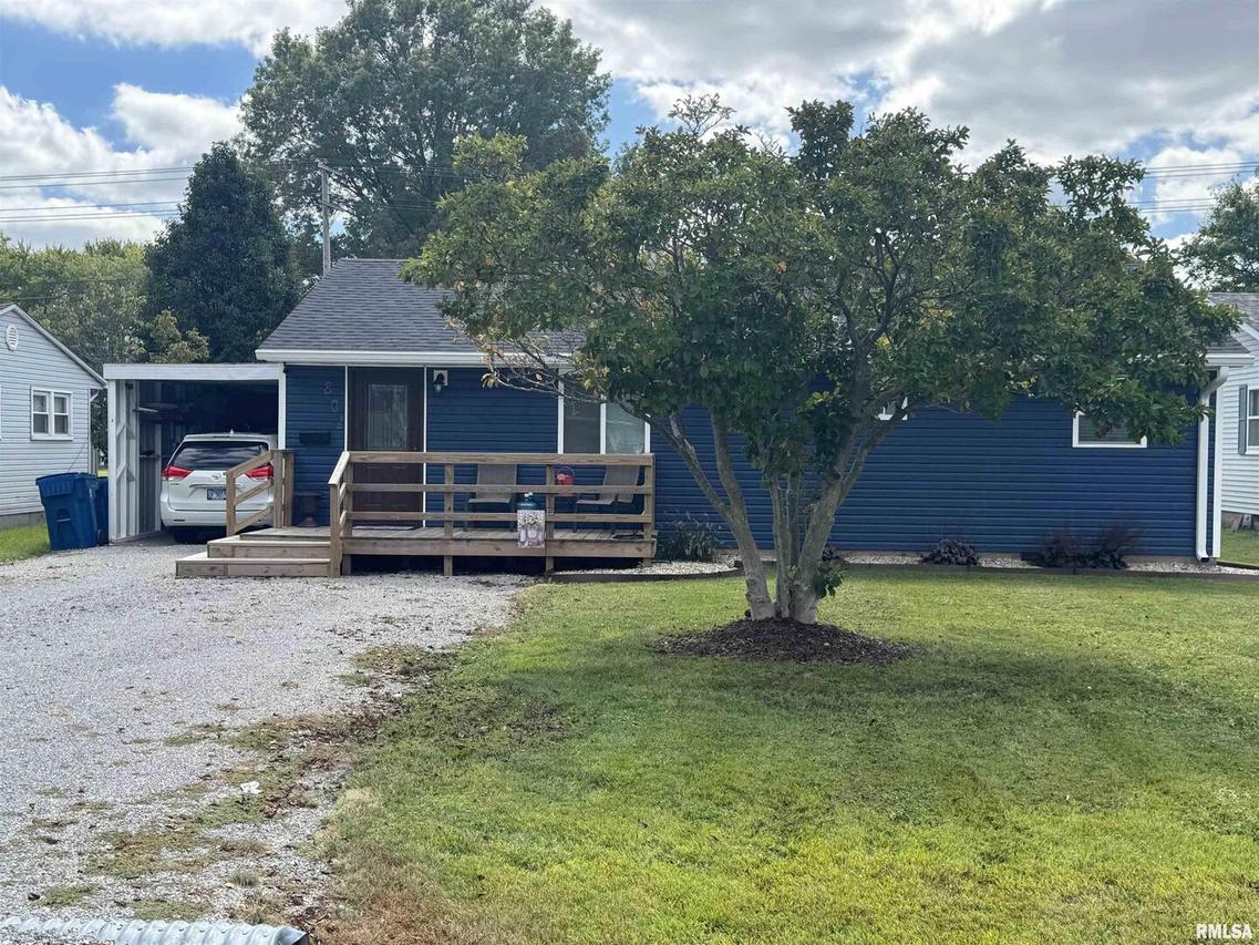 801 W 5th St., Flora, IL 62839