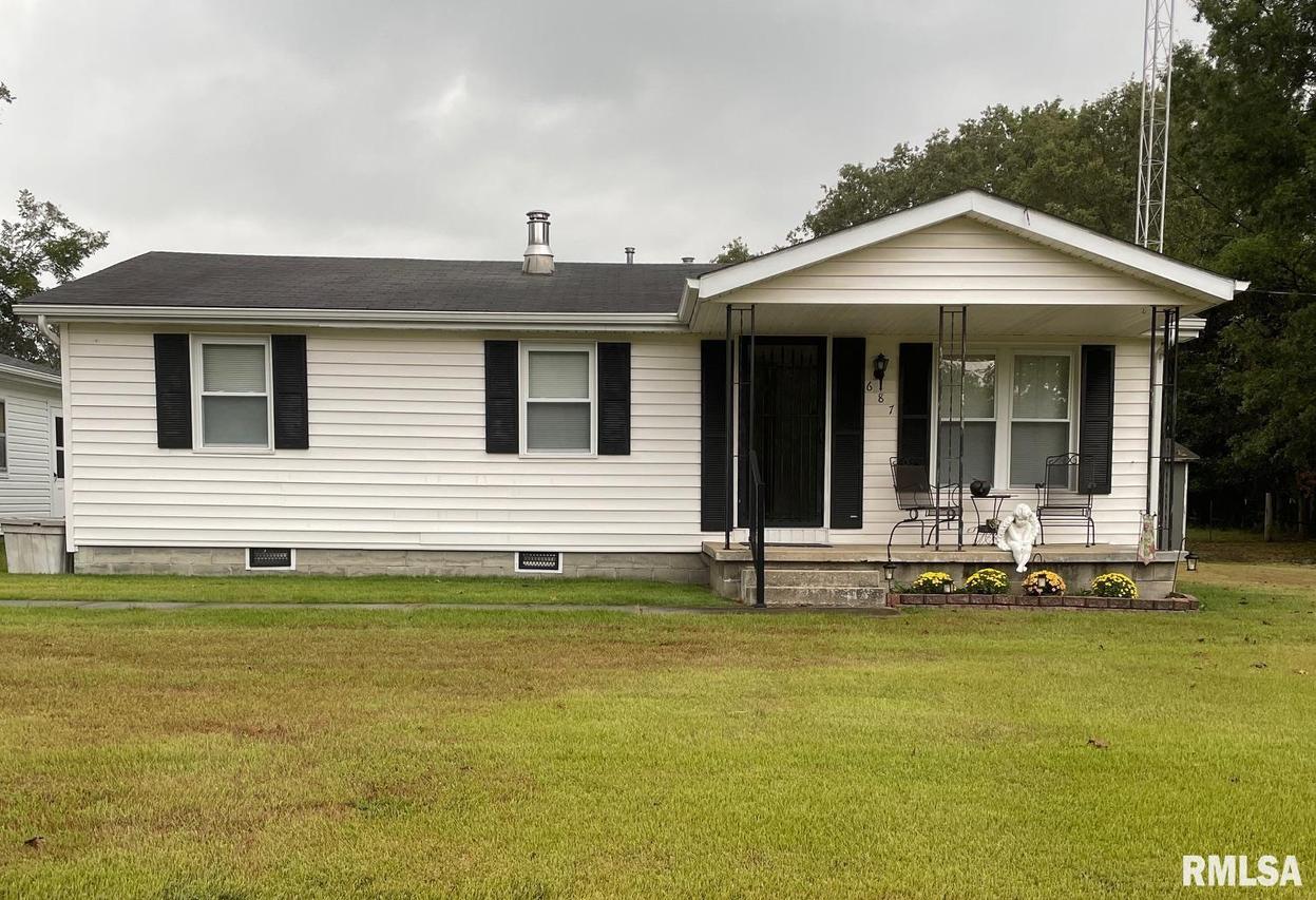 687 5th St., Omaha, IL 62871