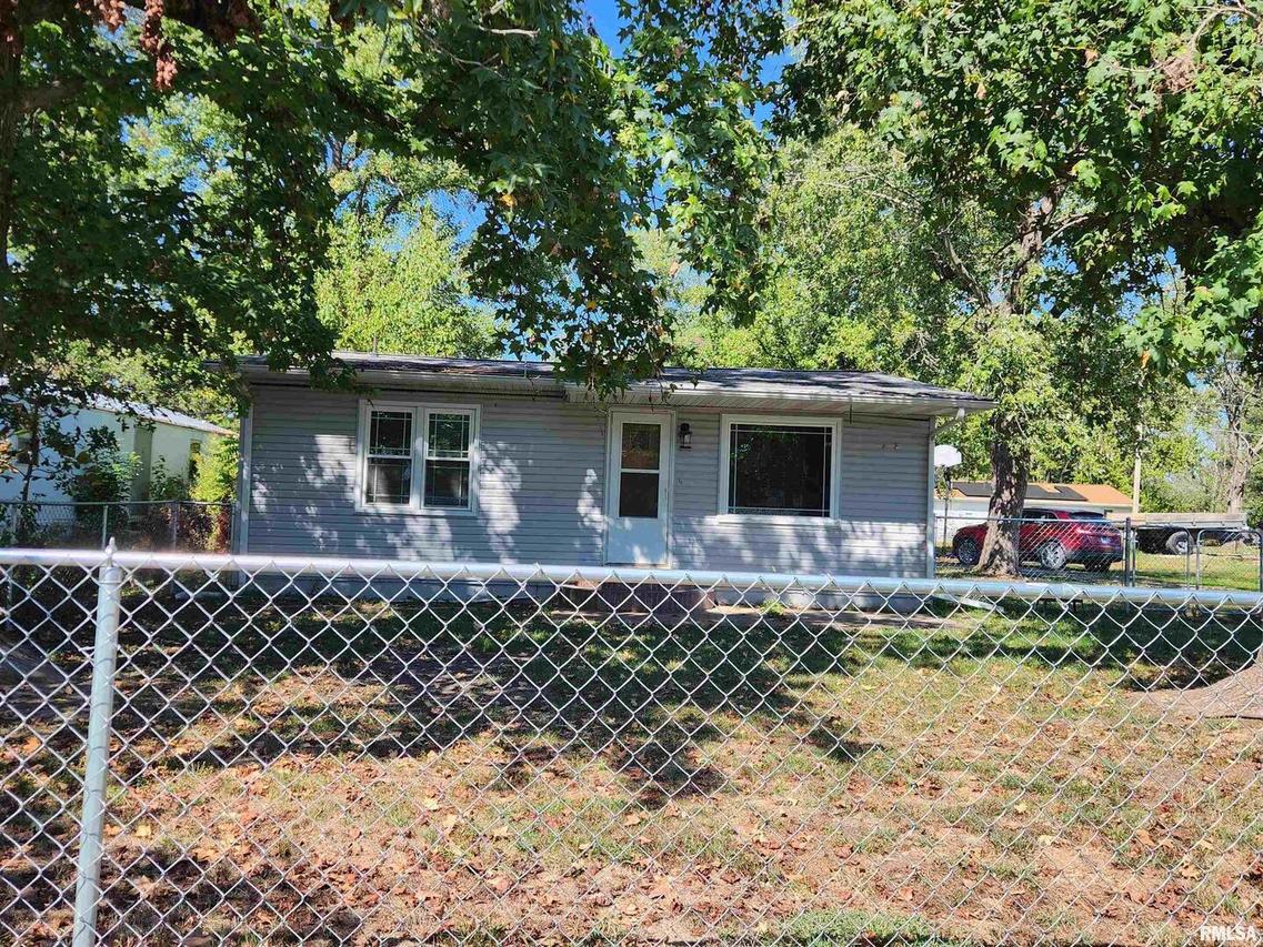 510 N Main St., Woodlawn, IL 62898