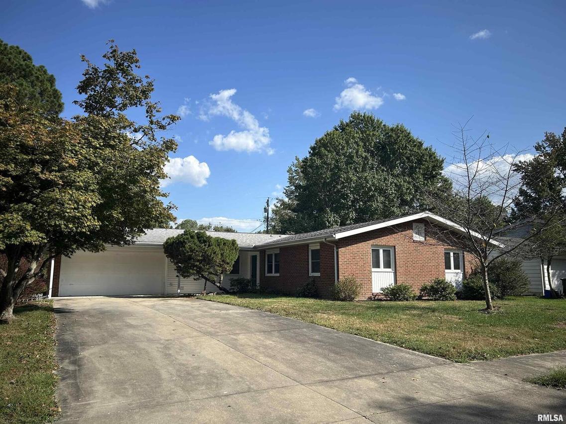 611 S Terrace Dr., Carbondale, IL 62901