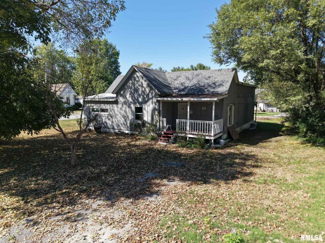 215 Mcfall St., Benton, IL 62812