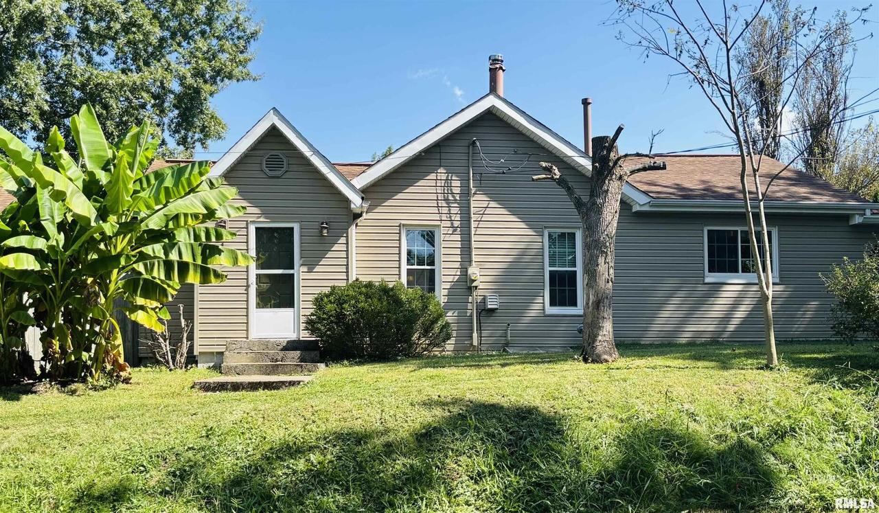 104 N Walker St., Cobden, IL 62920