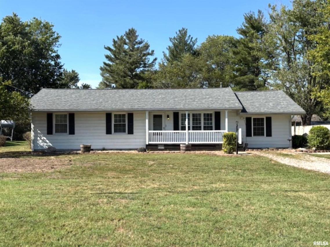 2633 S Broadway Ave., Salem, IL 62881