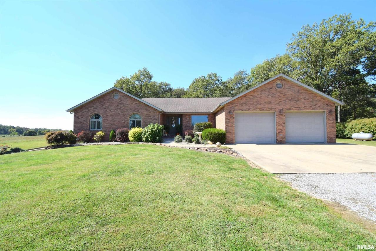 677 County Road 105 E, Bluford, IL 62814