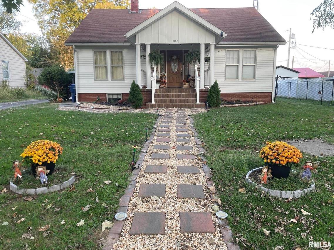 302 2nd St., Carmi, IL 62821
