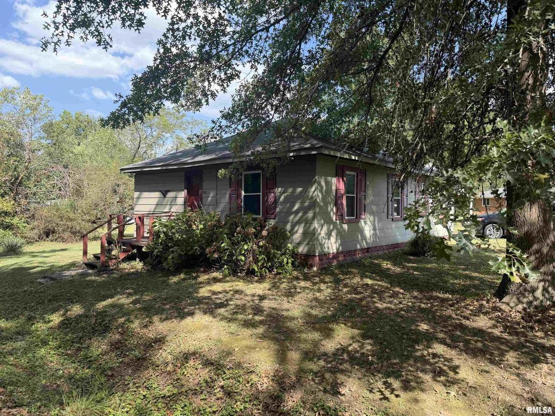 908 S Pope St., Benton, IL 62812