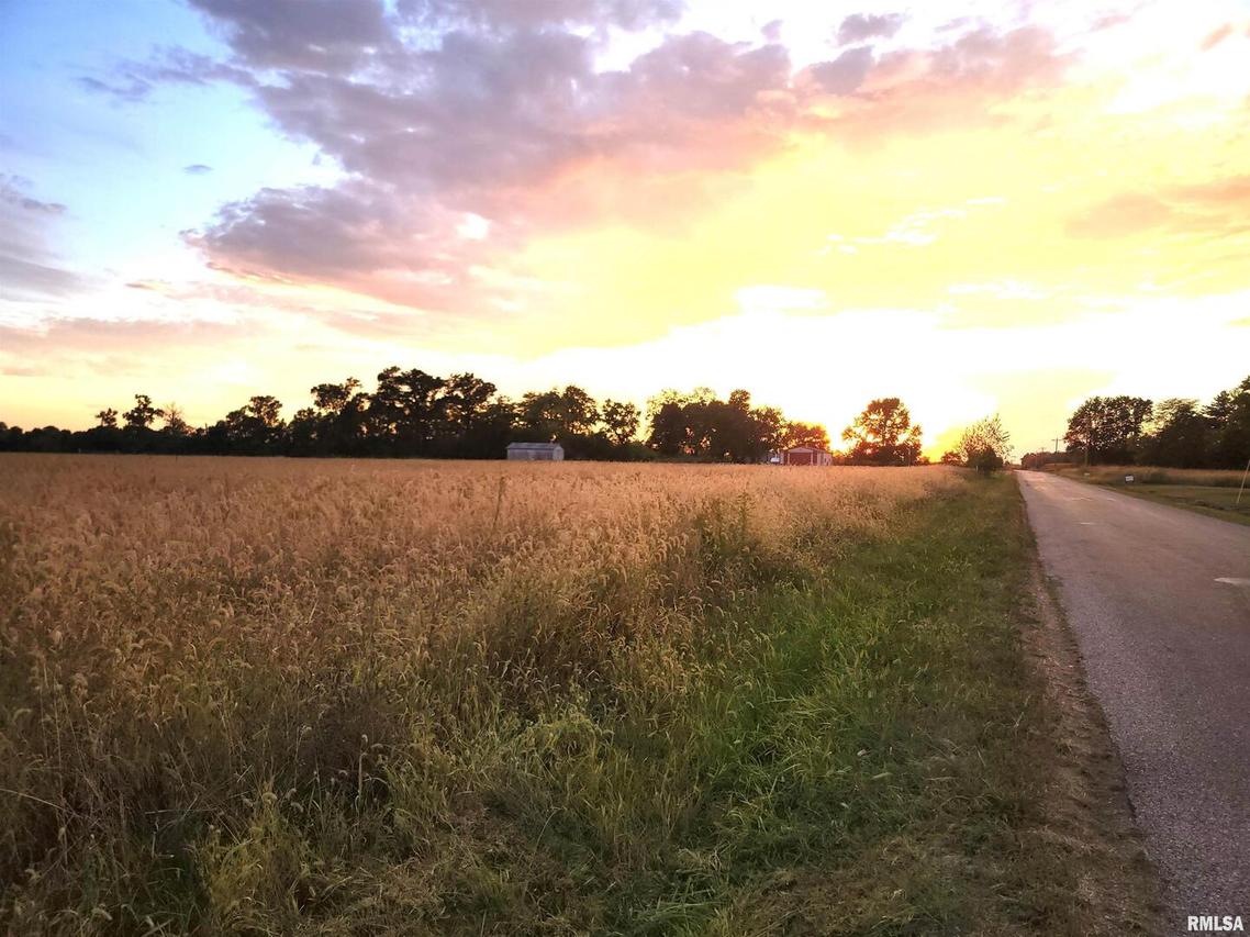 1682 W Coon Creek Rd., Flora, IL 62839