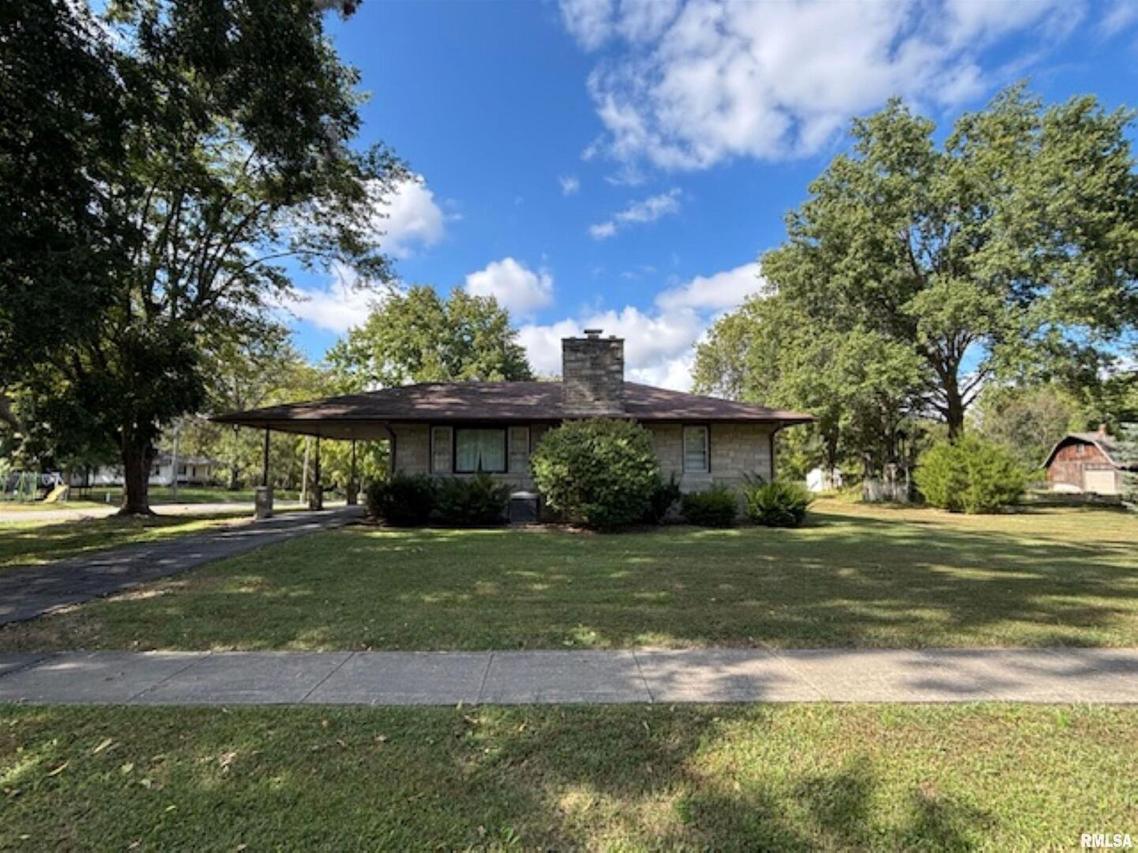 200 W Chestnut St., Odin, IL 62870