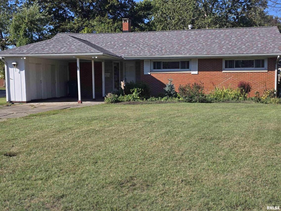 32 Circle Dr., Centralia, IL 62801