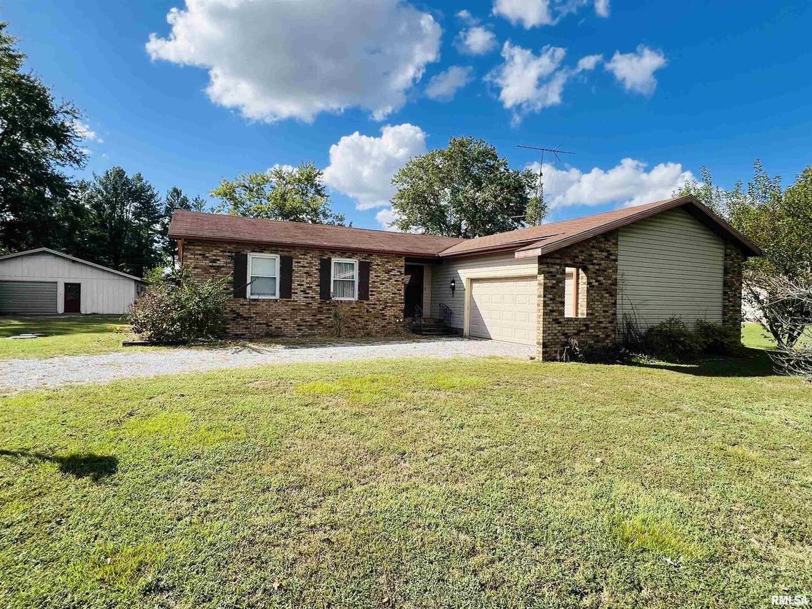 295 Country Acres Rd., Eldorado, IL