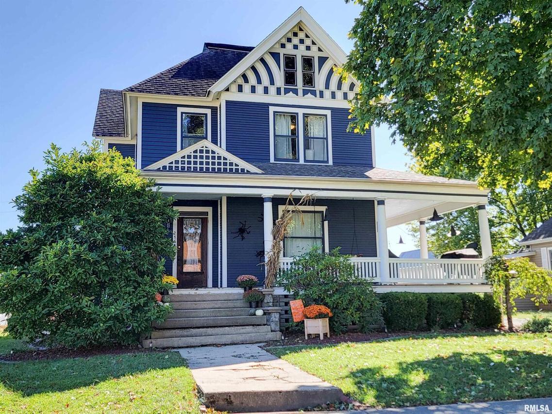 216 E 3rd St., Flora, IL 62839