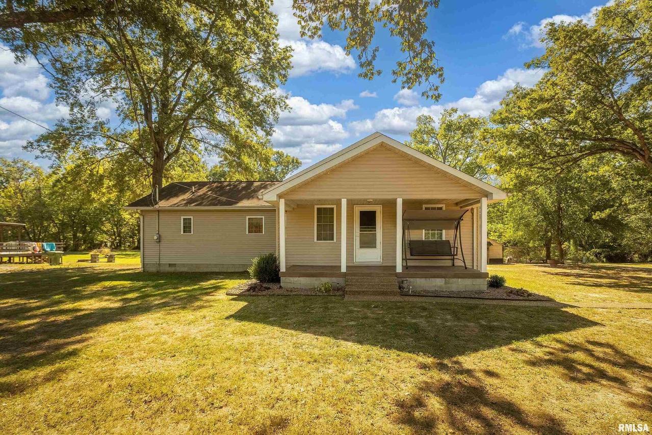 403 E South Ave., Bluford, IL 62814