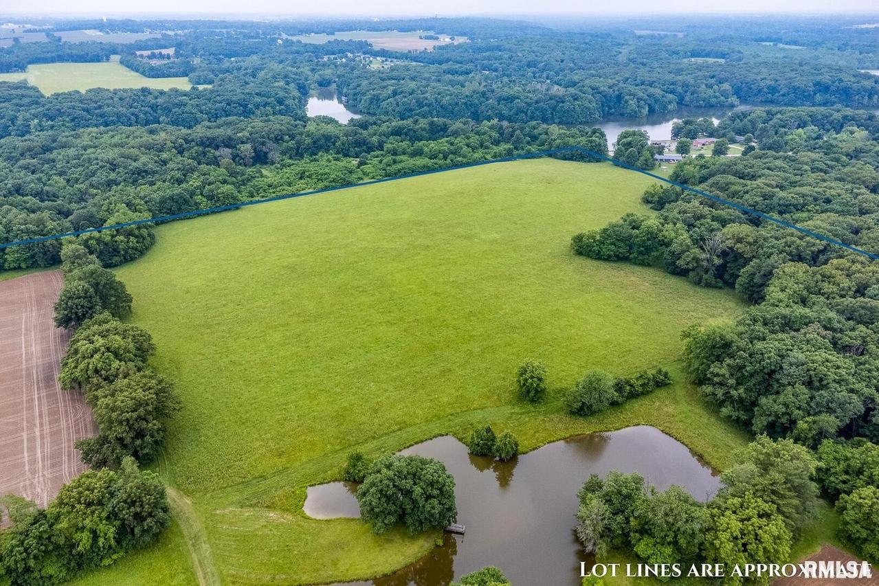 E Lake Dr., Greenville, IL 62246